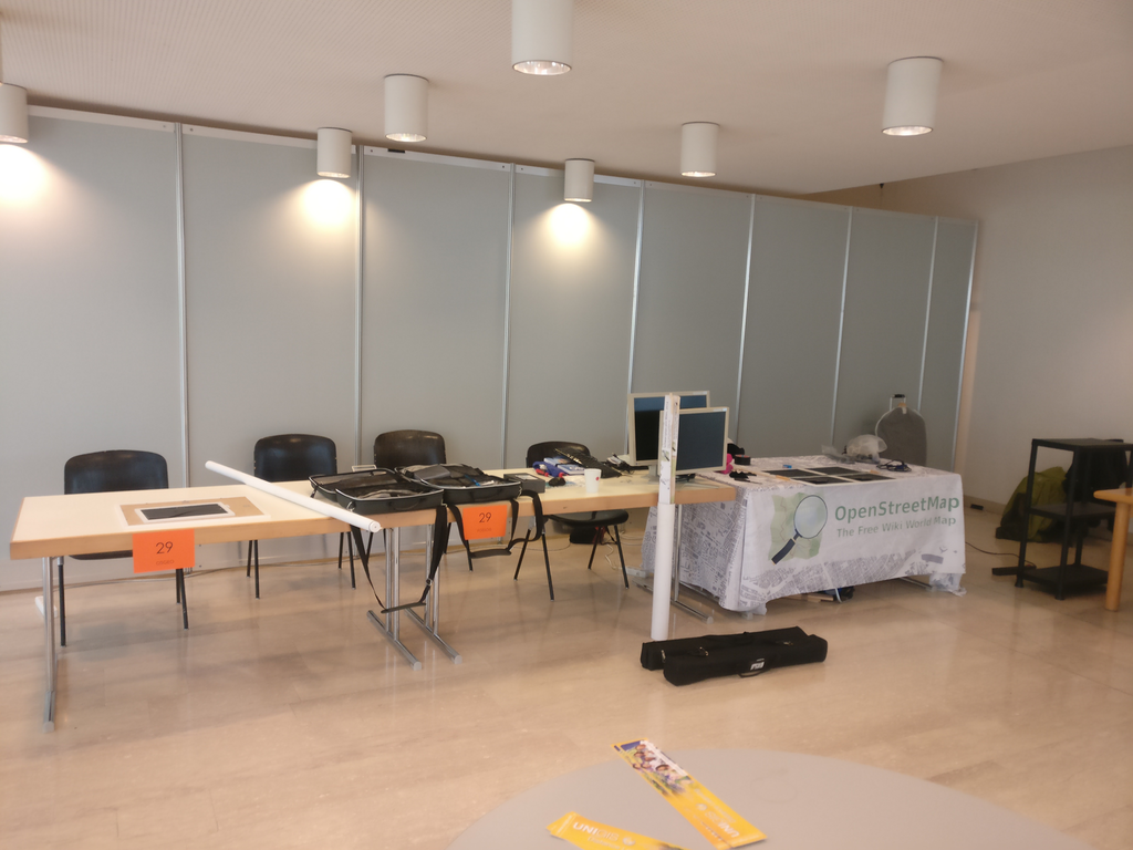 FOSSGIS Stand und teilweise OSM-Stand schon abgebaut