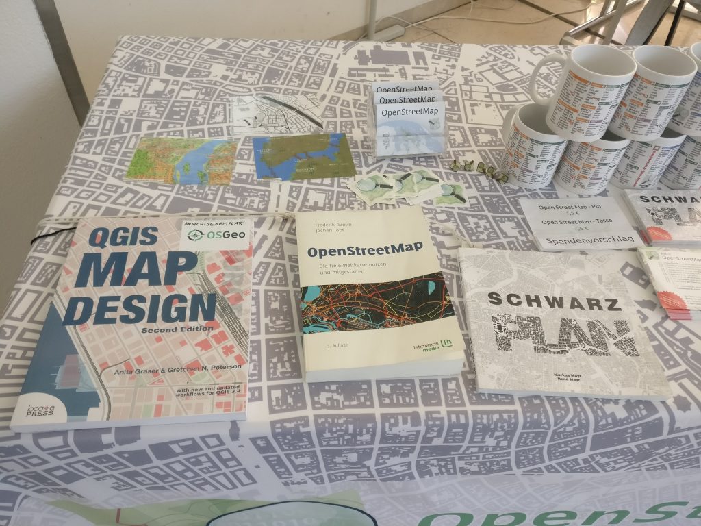 Bücher und Werbematerial am OSM Stand